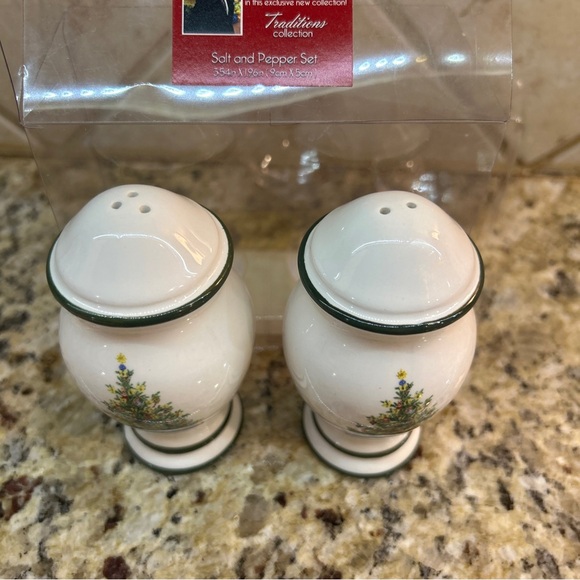 Christopher Radko Holiday Celebrations Tradition Collection Salt & Pepper set - Picture 2 of 3